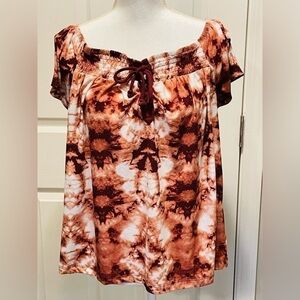 Sauci peasant style top, beautiful color, size large. On off shoulder. Size L